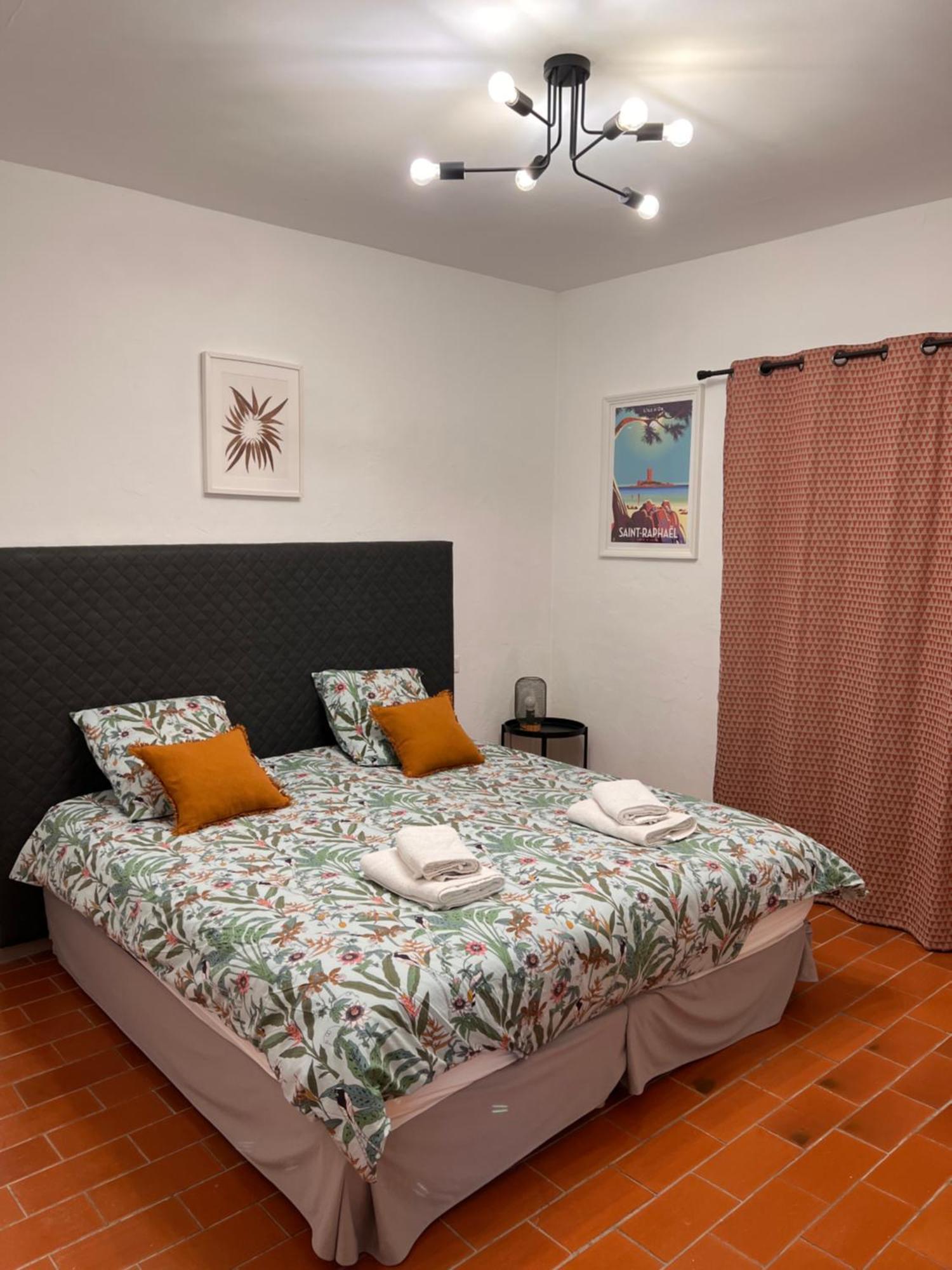 Simone, Appartement Maison, Quartier Calme, Grande Terrasse, Spa, Barbecue, 2 Chambres Fréjus Buitenkant foto